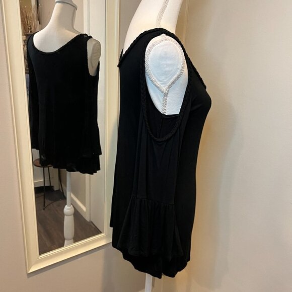 Cable & Gauge Black cold shoulder bell sleeve top, Size Small - Picture 9 of 11